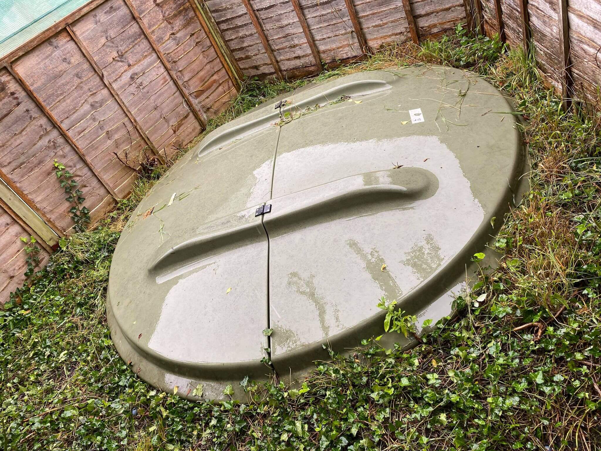 Septic tank cover. Simpsons Drainage, Drain clearance, drain unblocking, septic tank services, septic tank emptying, drain camera surveys, drain repairs, drain lining, new drains in Warminster, Frome, Trowbridge.